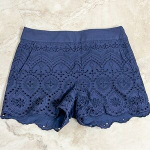 LOFT Navy Eyelet Lace Shorts Size 4 Scalloped Hem Preppy Summer Coastal